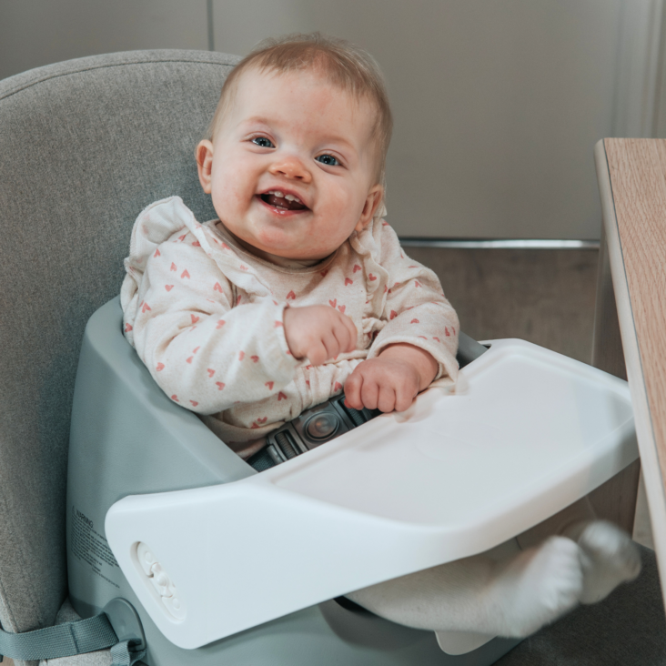 SpongePod Feeding Chair with child